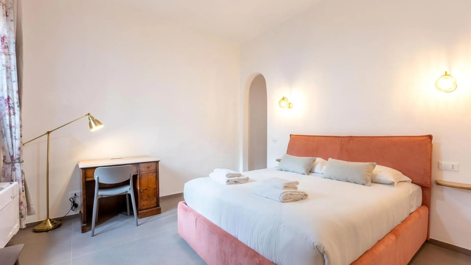 Stylish & Modern Apartment Near San Lorenzo Market Firenze 0*,